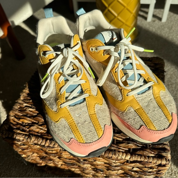 Nike Air Max Dawn SE Sun Club - Picture 7 of 11